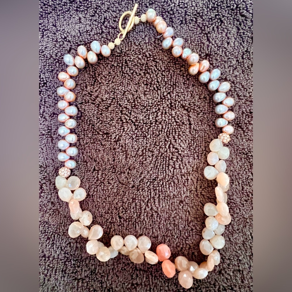 Elegant Pink Pearl & Rose Quartz (faux) Beaded Necklace.